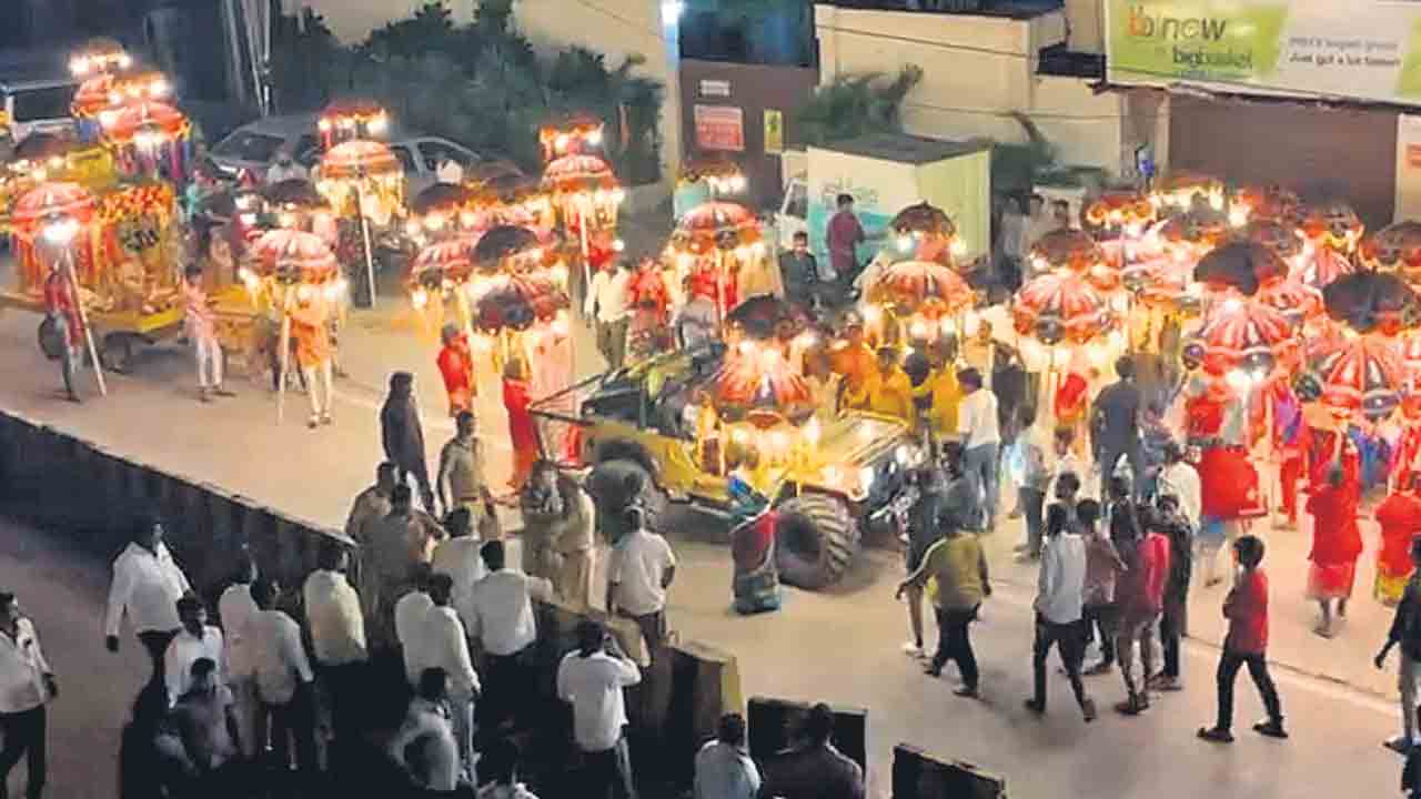 Panjagutta PS | ఖాకీల కర్కశత్వం.. చేతులు వెనక్కి విరిచి.. రబ్బర్‌ బ్యాట్‌తో కొట్టి..