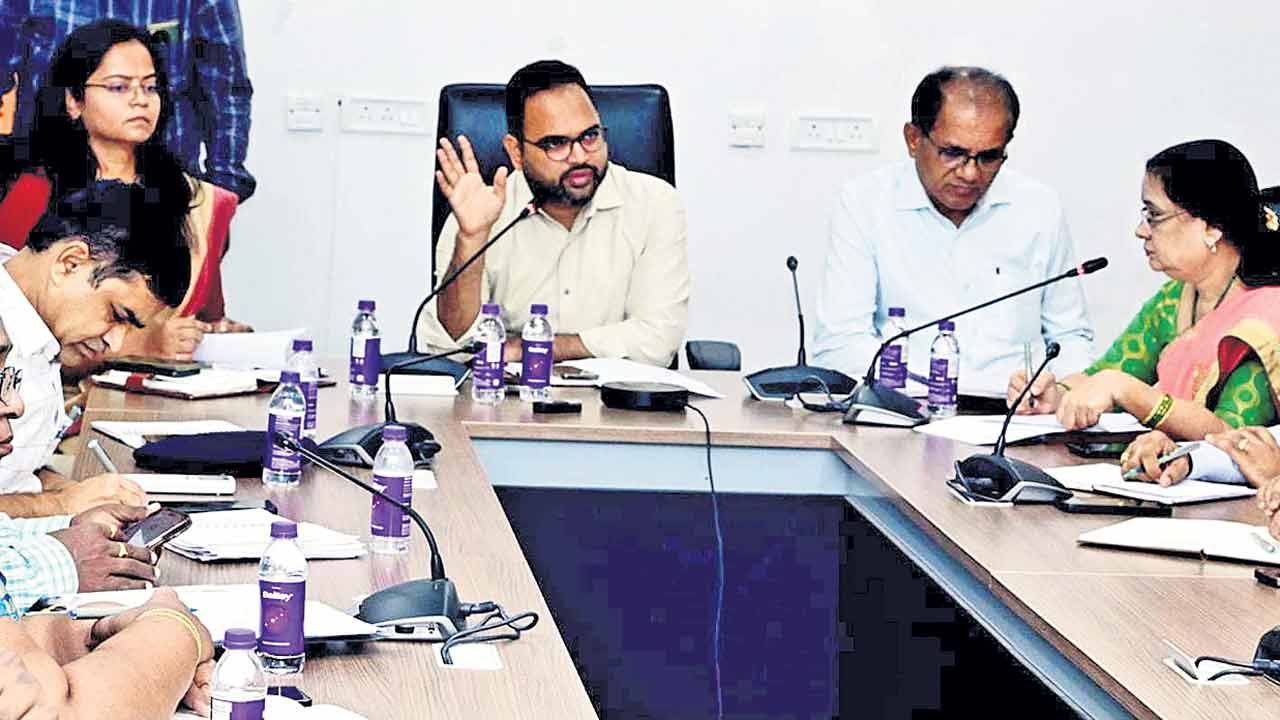 స్వాతంత్య్ర దినోత్సవానికి ఘనంగా ఏర్పాట్లు చేయాలి