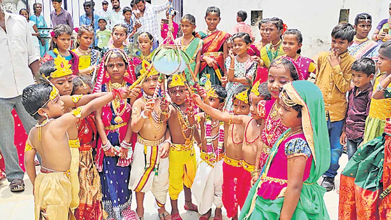 కనుల పండువగా శ్రీకృష్ణ జన్మాష్టమి వేడుకలు