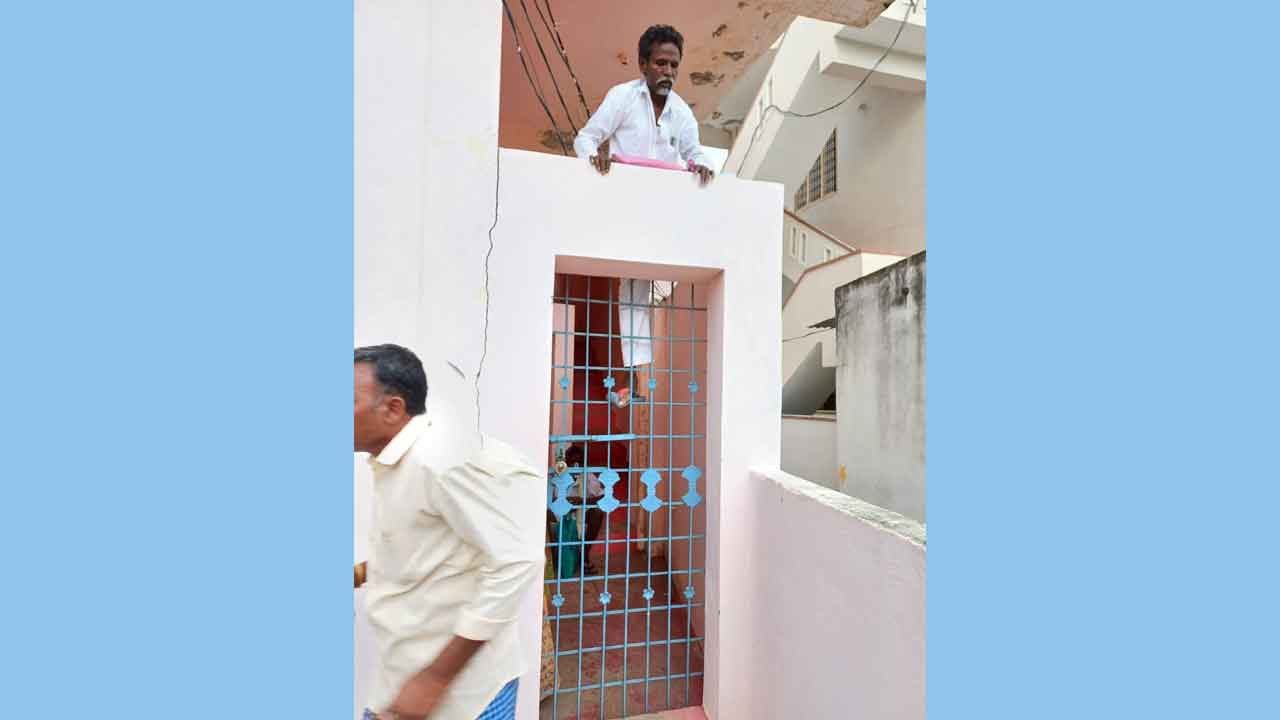 రుణమాఫీ మా చావుకొచ్చింది