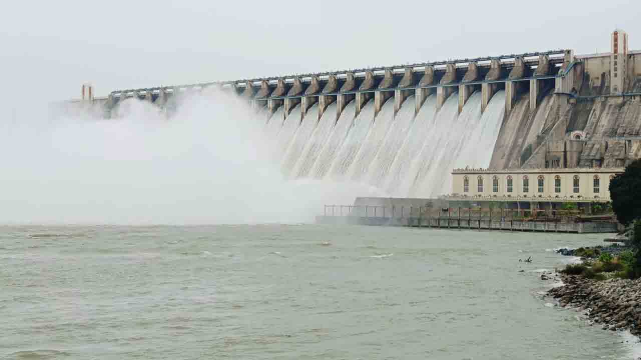 Nagarjuna Sagar | నాగార్జునసాగర్‌కు కొనసాగుతున్న వరద.. 22 గేట్ల ద్వారా దిగువకు నీరు.. వీడియో
