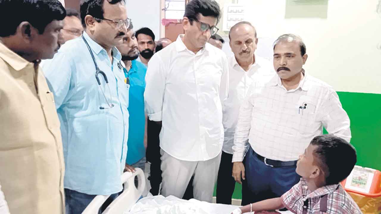 బాధ్యులపై చర్యలు తీసుకోవాలి