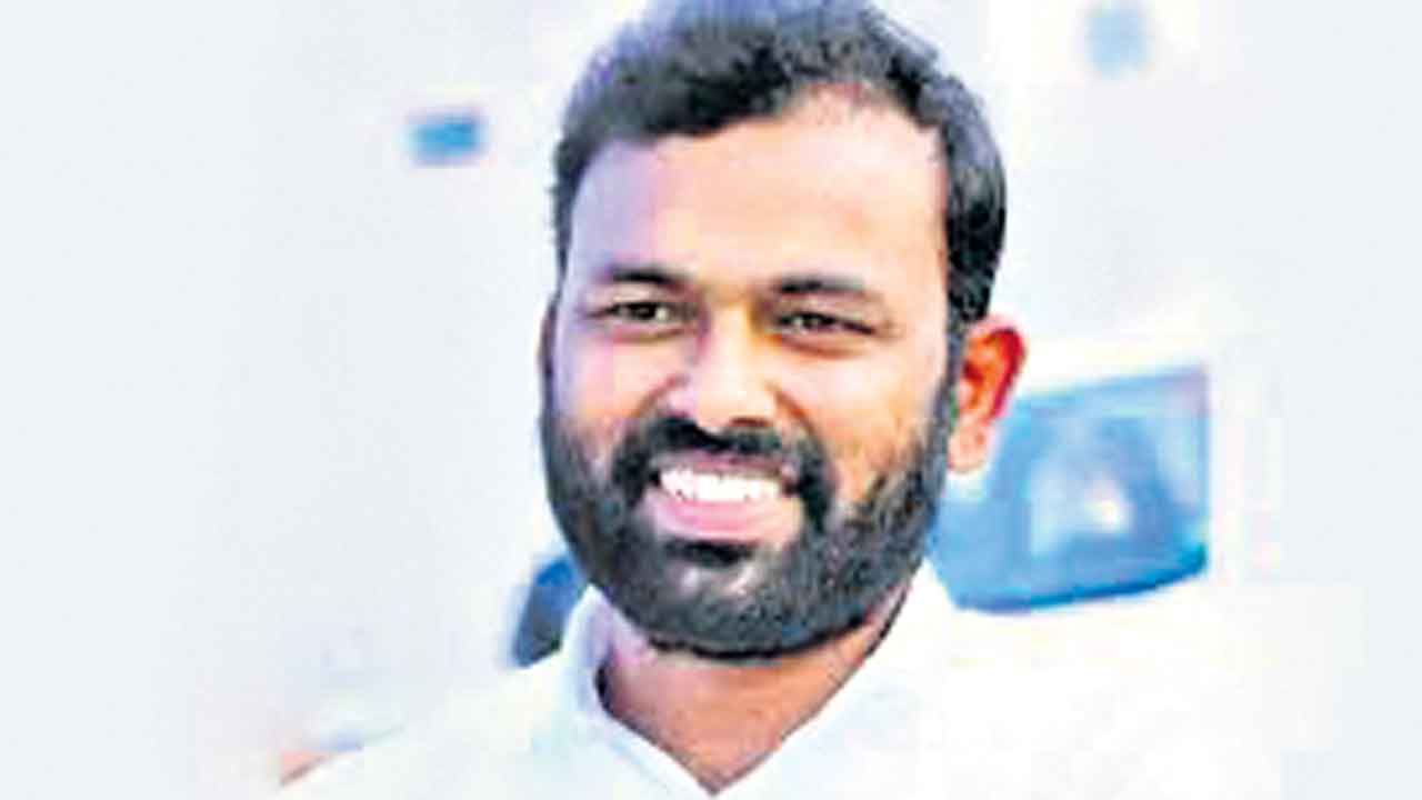 YSR | స‌మంత చెప్పిందా..? నాగ‌చైత‌న్య చెప్పిండా నీకు..? కొండా సురేఖపై వైఎస్సార్ ఫైర్