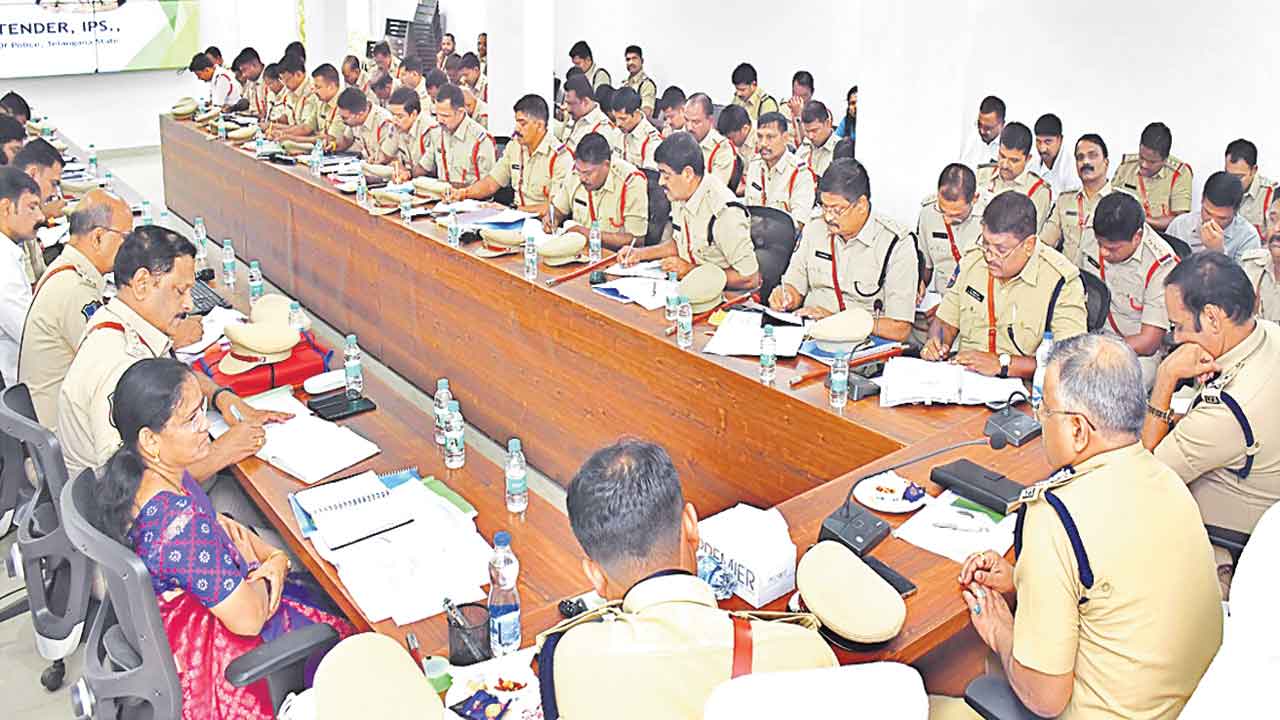 మాదకద్రవ్యాలపై ఉక్కుపాదం మోపండి