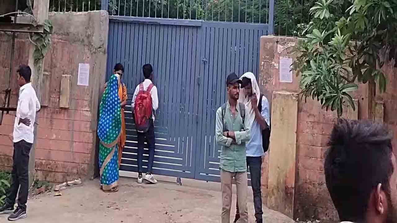 Ganga River | ప్రమాదకర స్థాయిలో ప్రవహిస్తోన్న గంగానది.. 76 పాఠశాలలకు సెలవు ప్రకటించిన ప్రభుత్వం