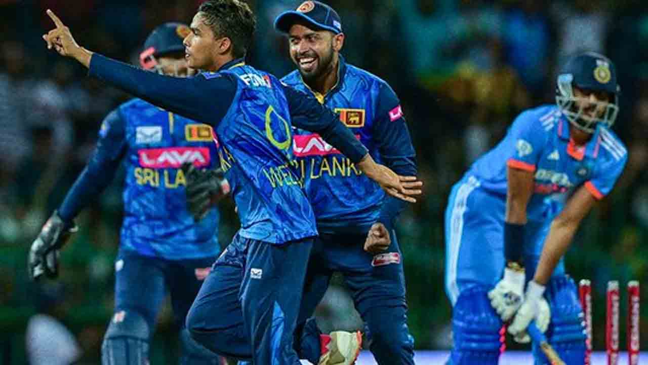 IND vs SL | స్పిన్ ఉచ్చులో మ‌ళ్లీ..  27 ఏండ్ల త‌ర్వాత శ్రీ‌లంక‌కు వ‌న్డే సిరీస్