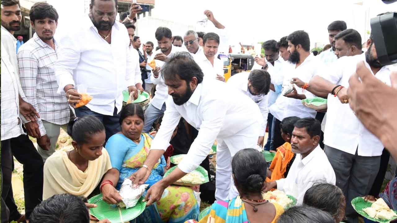 Srinivas Goud | వాళ్లు ఇండ్లు కూల్చి రోడ్డున పడేస్తే.. వీళ్లు ఆదరించి అక్కున చేర్చుకున్నారు : వీడియో