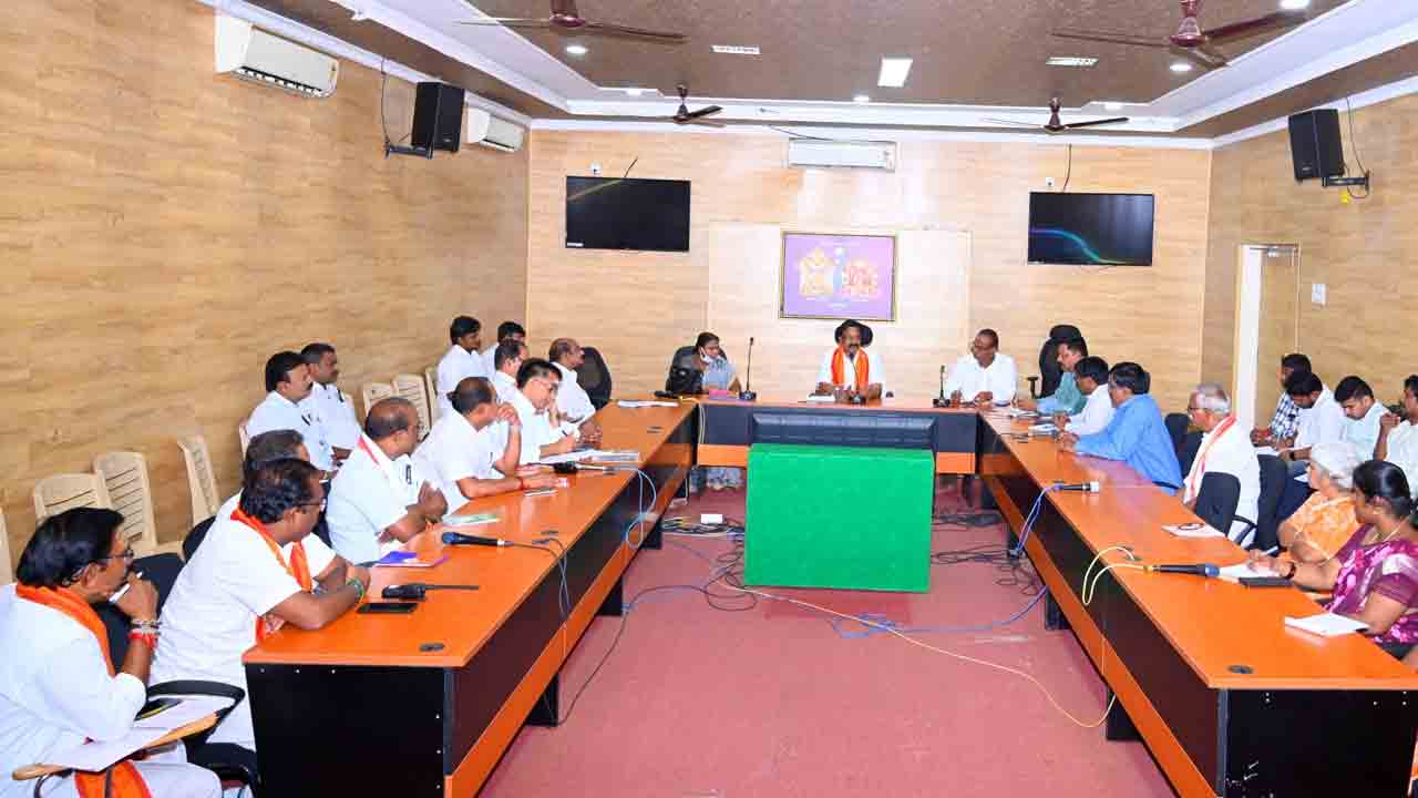 Srisailam | శ్రీశైలంలో భారీ వ‌ర్షాలు.. భ‌క్తుల‌కు ఇబ్బందుల్లేకుండా చ‌ర్య‌లు తీసుకోవాలి : ఈవో