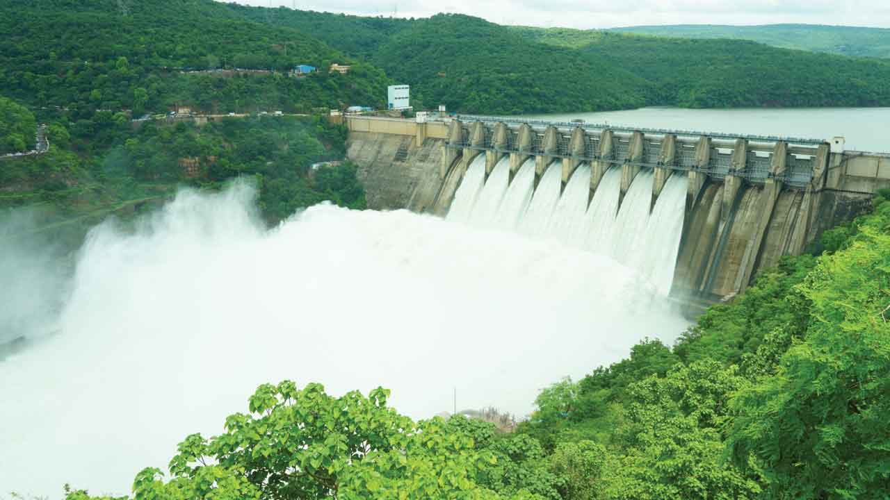 జల వేణి .. శ్రీశైలం ప్రాజెక్టు ఎనిమిది గేట్లు ఎత్తివేత