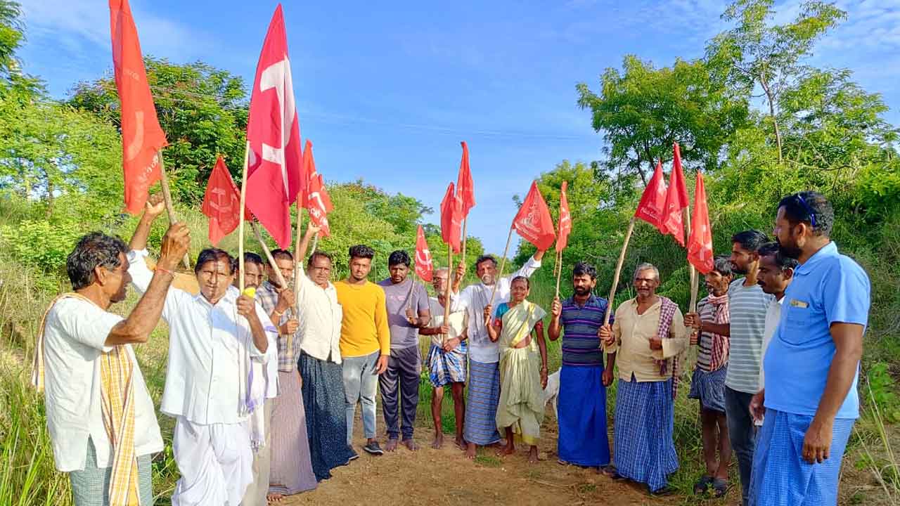 SRSP canal | ఎస్సారెస్పీ కాల్వకు నీటిని విడుదల చేయాలని రైతుల నిరసన