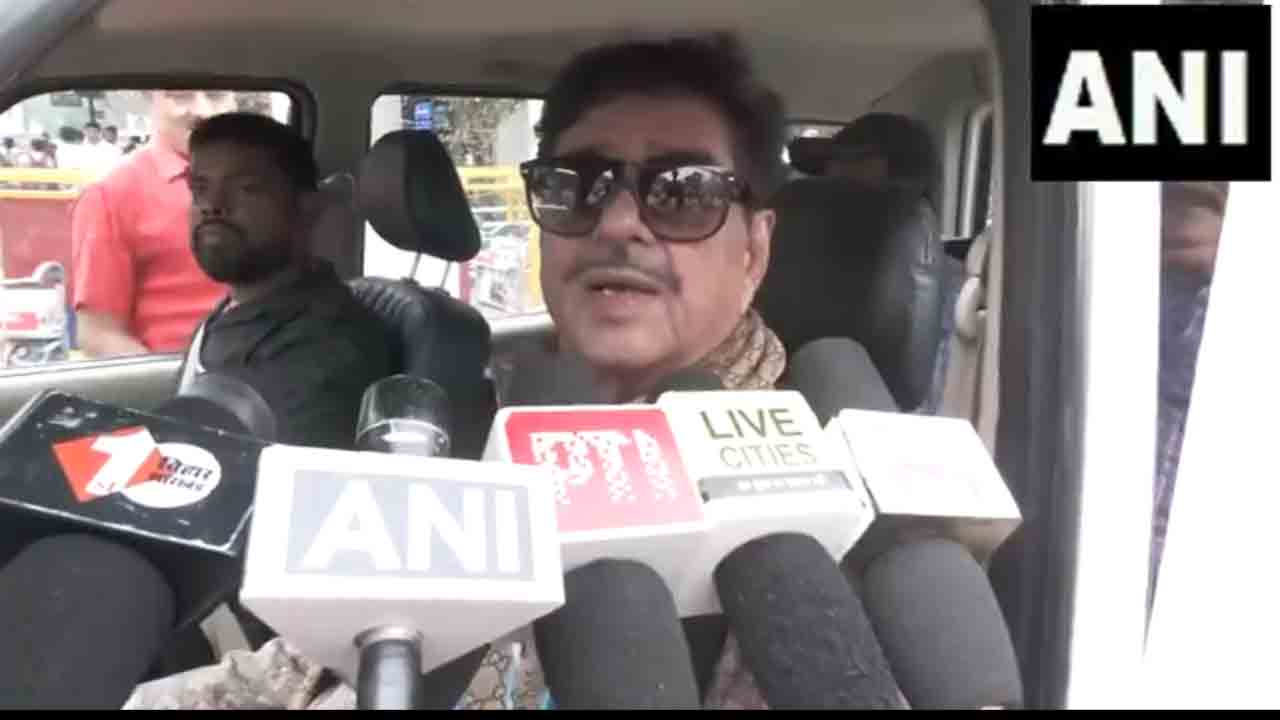 Waqf Amendment Bill | మత చిచ్చు రేపేందుకే వక్ఫ్‌ బిల్లు : మోదీ సర్కార్‌పై శత్రుఘ్న సిన్హా ఫైర్‌