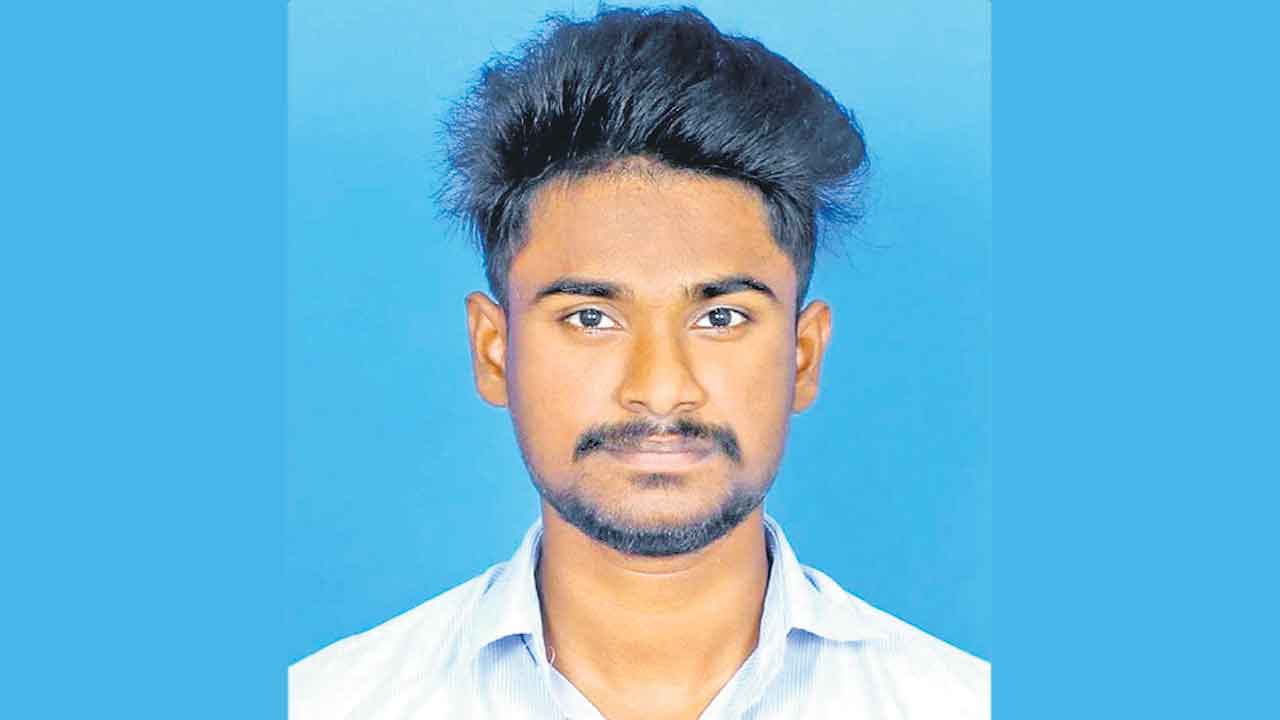 డెంగ్యూతో ఇంజినీరింగ్‌ విద్యార్థి మృతి