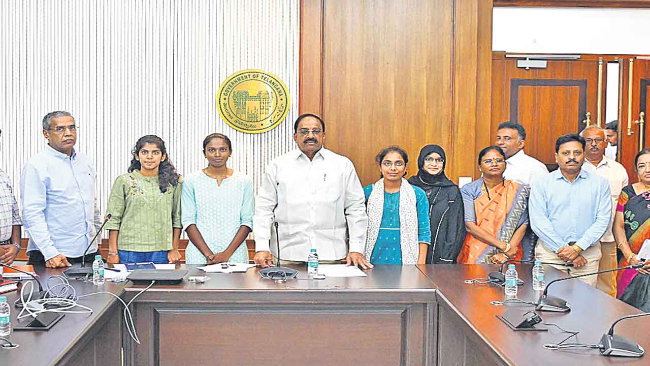 అమెరికా చదువులకు 2.22 కోట్ల సాయం