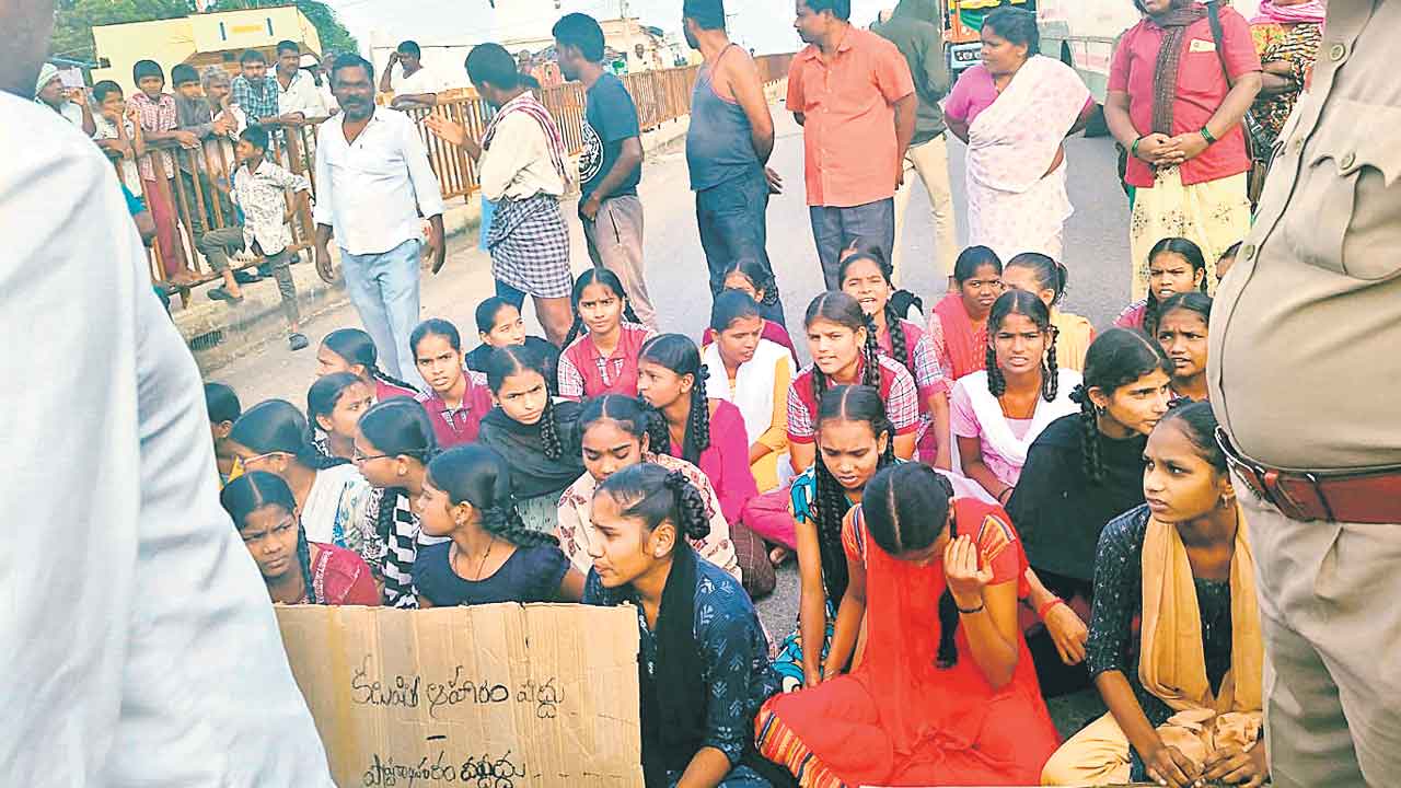 Govt Schools | సర్కారు బడుల్లో పురుగుల అన్నమే దిక్కు.. రేవంత్‌రెడ్డి ఇలాకాలోనూ..