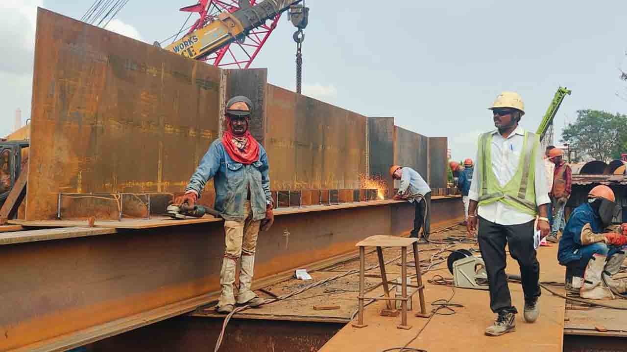 Tungabhadra Dam | టీబీడ్యాంలో స్టాప్‌లాక్‌ గేటు పనులు ప్రారంభం