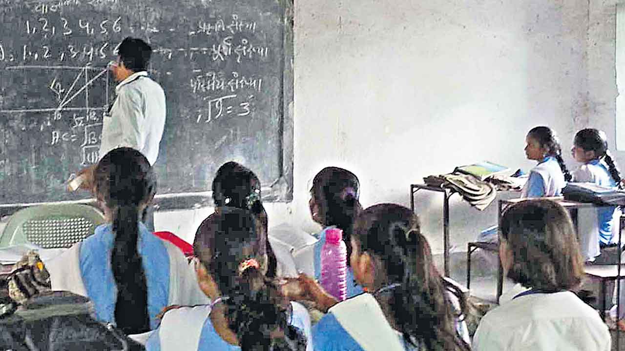 Congress Govt | సీఎం శాఖలో పదోన్నతుల అర్రాస్‌.. ఎస్సీ గురుకుల సొసైటీలో చేతులు మారిన కోట్లు!