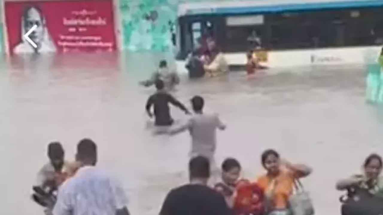 ఆర్టీసీ డ్రైవర్‌ సస్పెన్షన్‌పై వివాదం