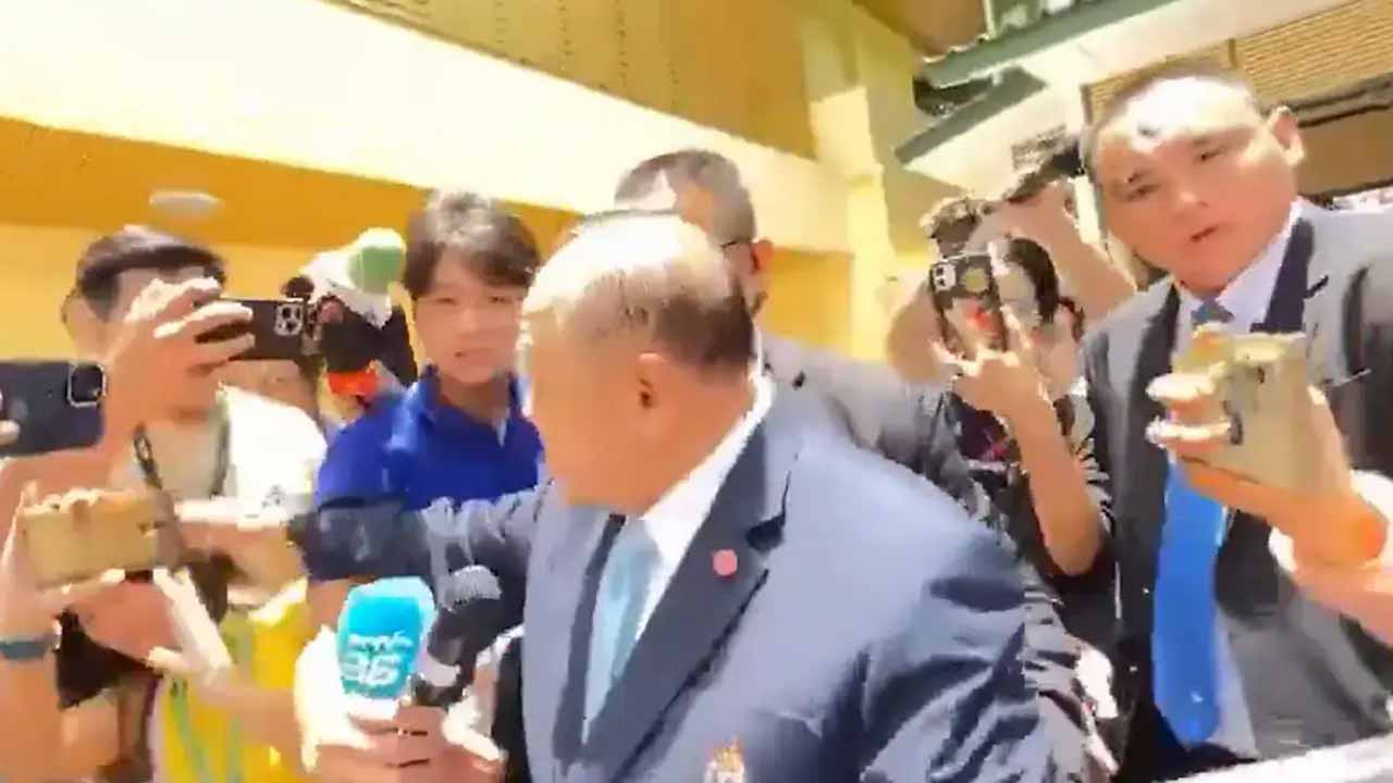 Ex Army Chief: మ‌హిళా జ‌ర్న‌లిస్టుపై చేయి చేసుకున్న మాజీ ఆర్మీ చీఫ్‌.. వీడియో