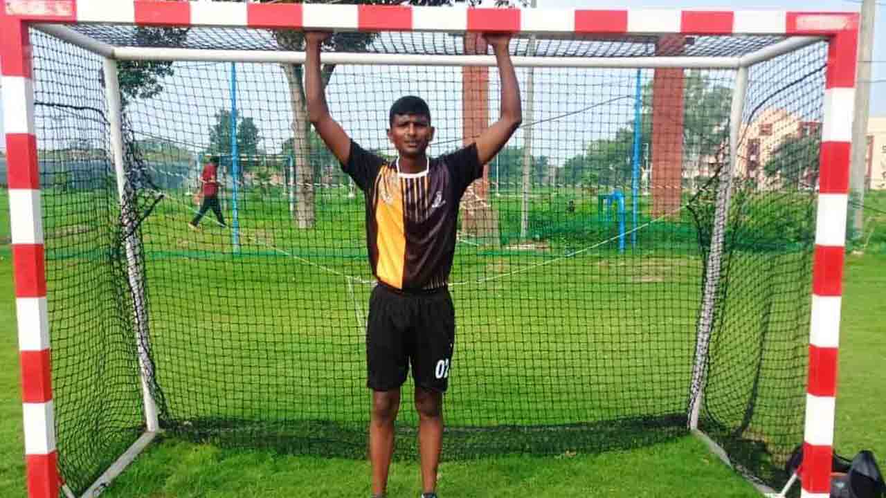 జాతీయ స్థాయి త్రోబాల్‌ పోటీలకు హుజూర్‌నగర్‌ యువకుడు