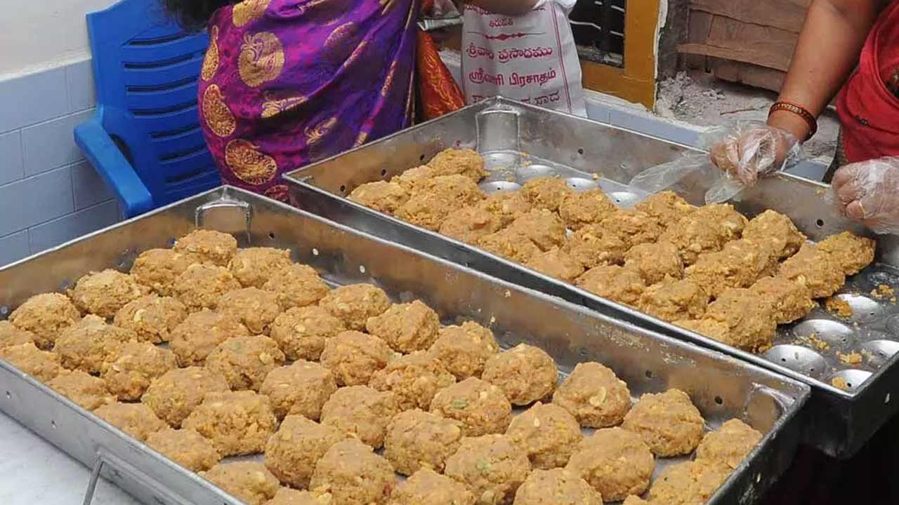 TTD | ఆధార్‌ ఉంటేనే తిరుమల లడ్డూలు.. క్లారిటీ ఇచ్చిన టీటీడీ!