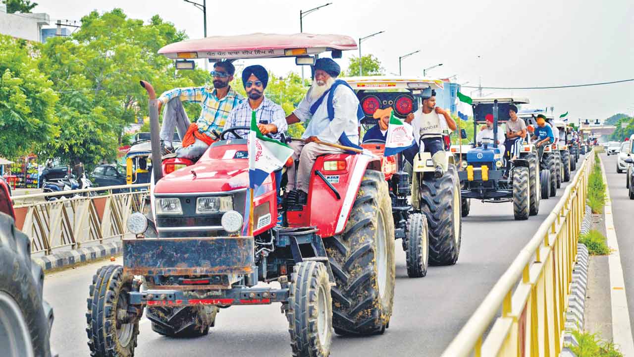అన్నదాతల ట్రాక్టర్‌ మార్చ్‌