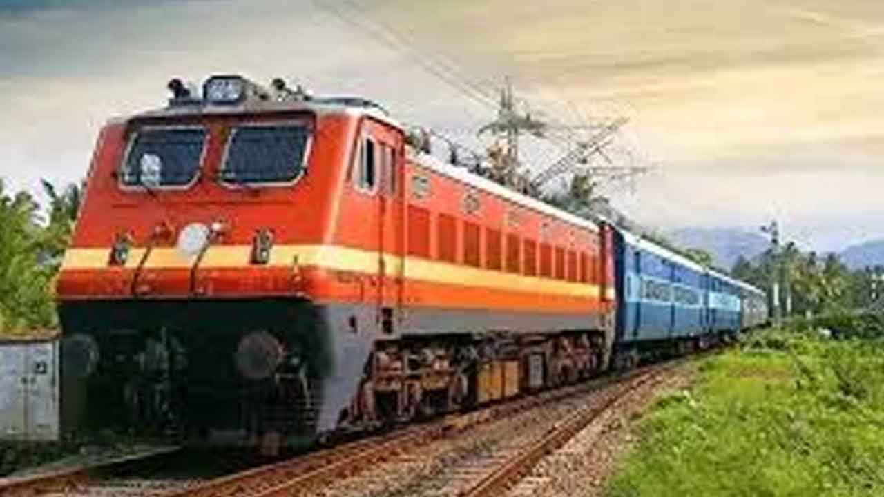 Special Trains | ప్రయాణికులకు శుభవార్త.. 60 ప్రత్యేక రైళ్లను పొడిగించిన దక్షిణ మధ్య రైల్వే..
