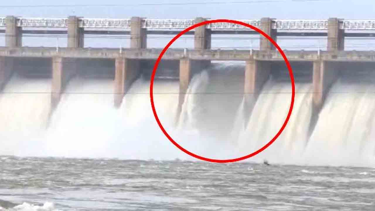 Tungabhadra dam | తుంగభద్ర డ్యాం గేట్‌ కొట్టుకుపోవడంతో ఉమ్మడి కర్నూలు జిల్లా అప్రమత్తం