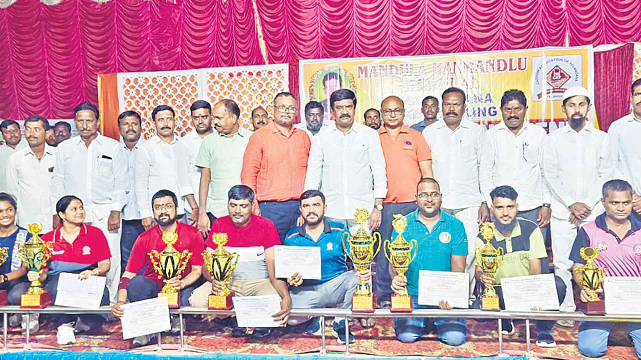 క్రీడాకారులను ప్రోత్సహిస్తాం..