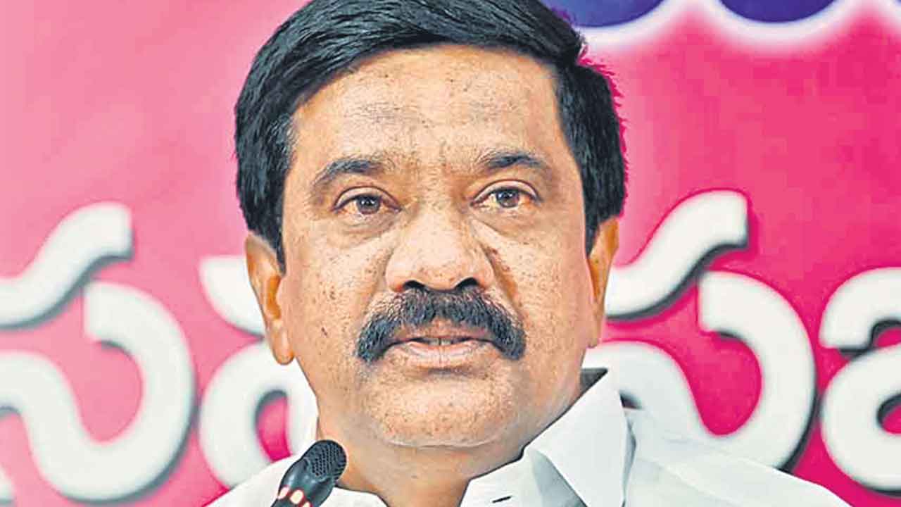రుణమాఫీ.. పెద్ద మోసం: వేముల