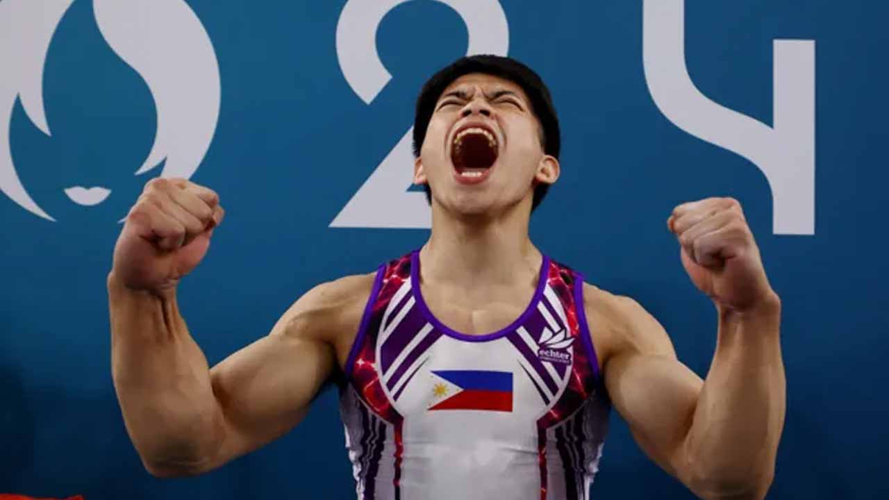 Gymnast Carlos Yulo: రెండు గోల్డ్ మెడ‌ల్స్ గెలిచాడు.. కానీ త‌ల్లితో గొడ‌వ‌ప‌డ్డాడు