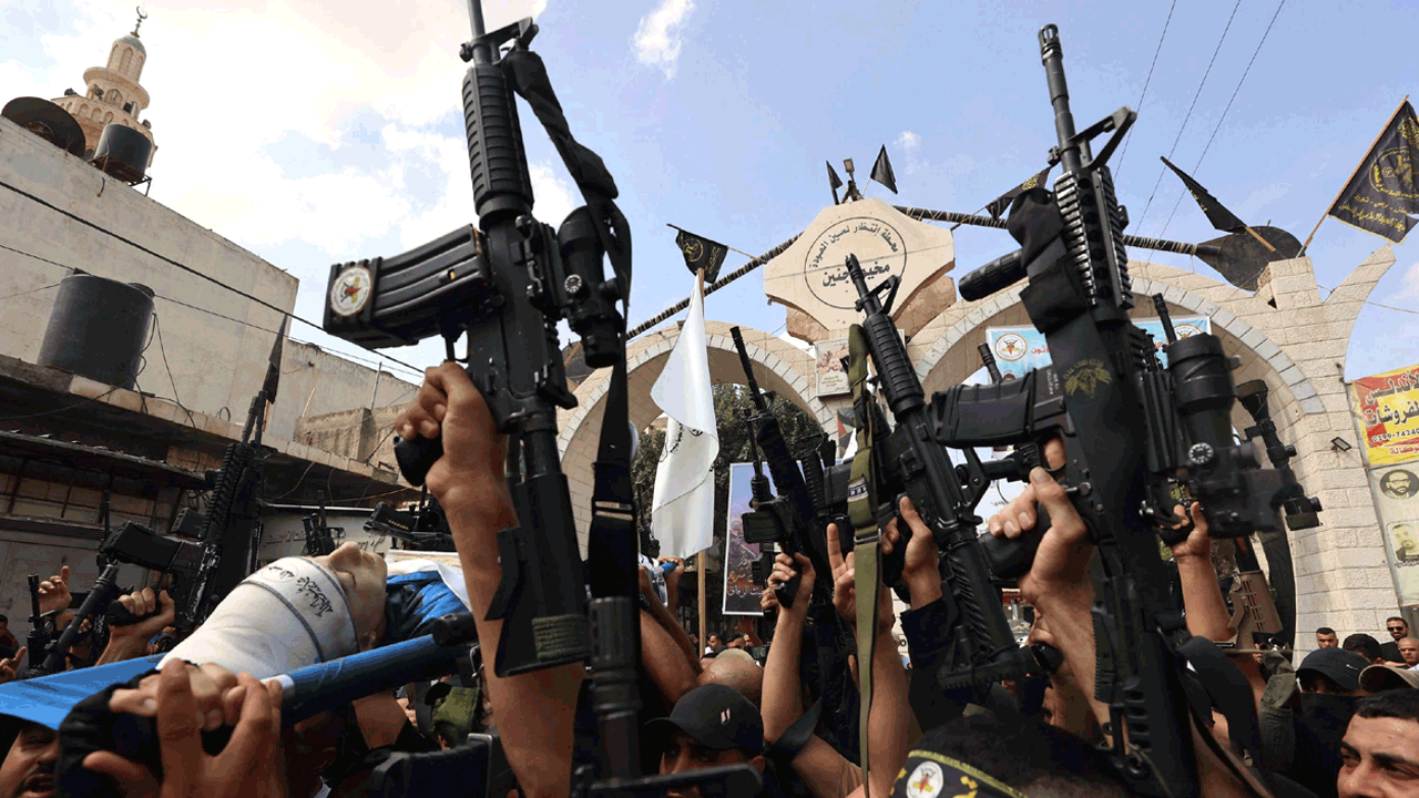 ఉగ్రవాదుల చేతుల్లోకి నాటో ఆయుధాలు!