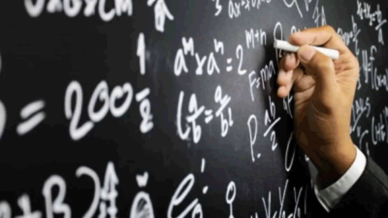 Kodangal | సీఎం ఇలాకాలో లెక్చరర్లు లేని కాలేజీ.. దిక్కుతోచక టీసీలు తీసుకొని వెళ్తున్న విద్యార్థులు