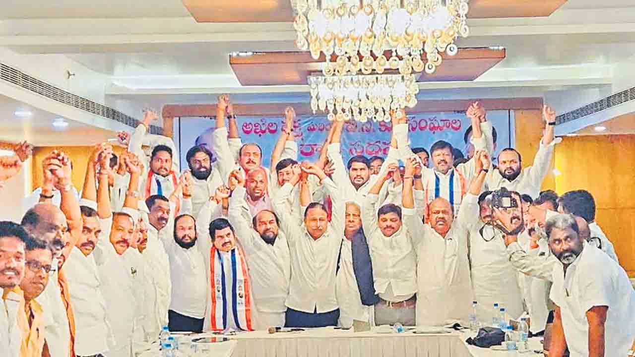 బీసీ రిజర్వేషన్లు పెంచకుంటే యుద్ధమే