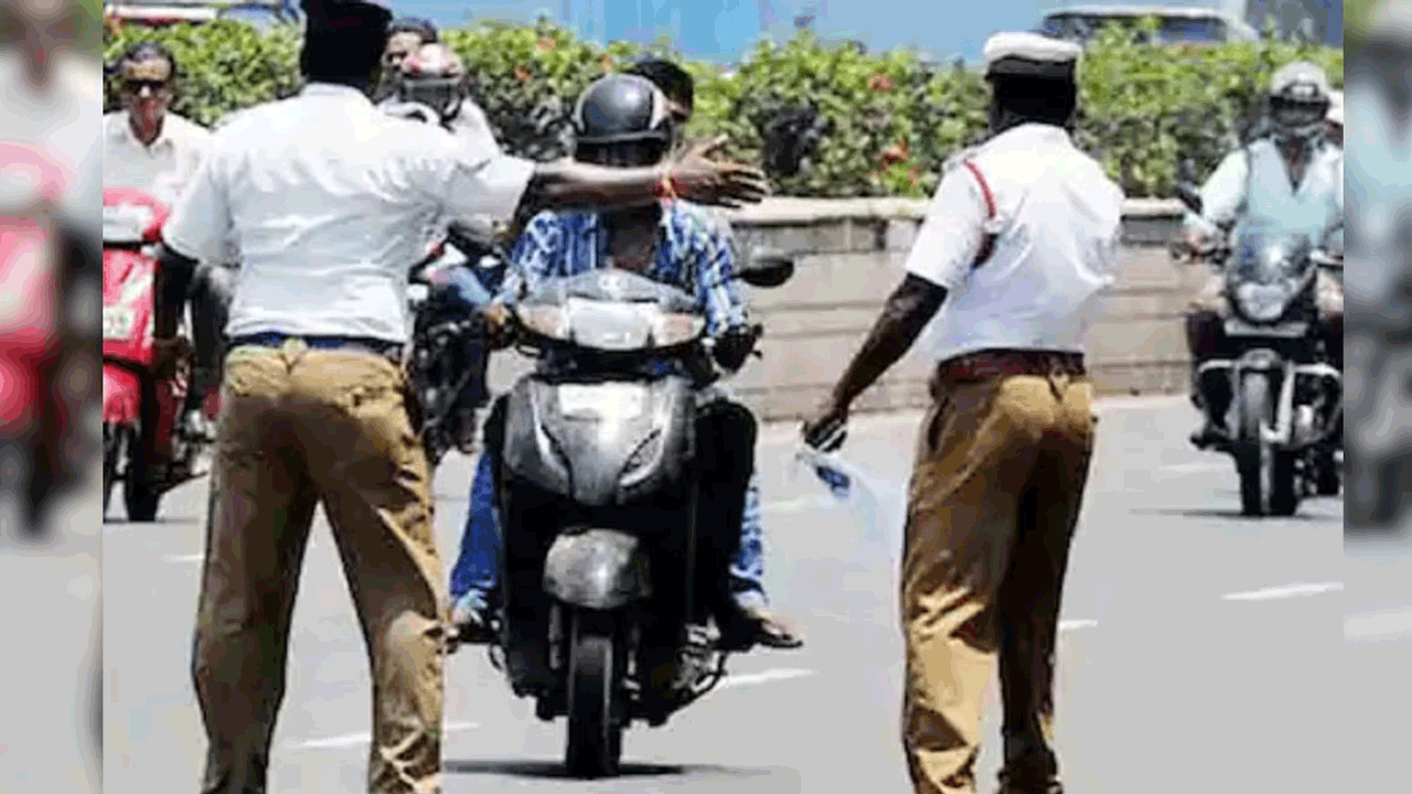 బైక్‌ను స్వాధీనం చేసుకున్న ట్రాఫిక్‌ పోలీసులు