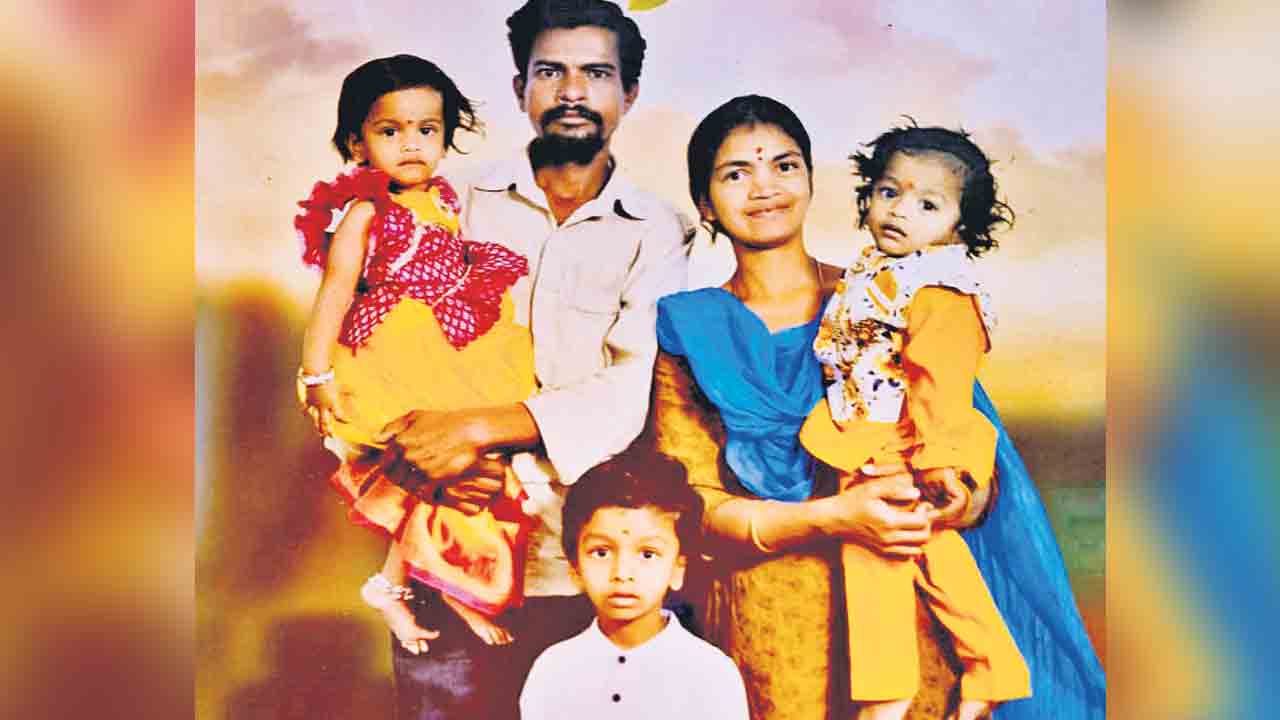ముగ్గురు పిల్లలను చంపి తల్లి ఆత్మహత్య
