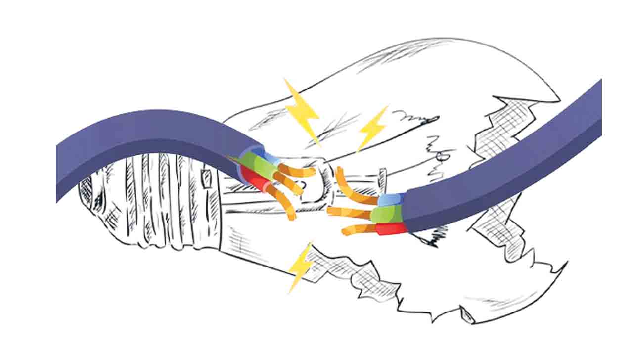 భారీ వర్షం.. విద్యుత్‌ వ్యవస్థ ఆగమాగం