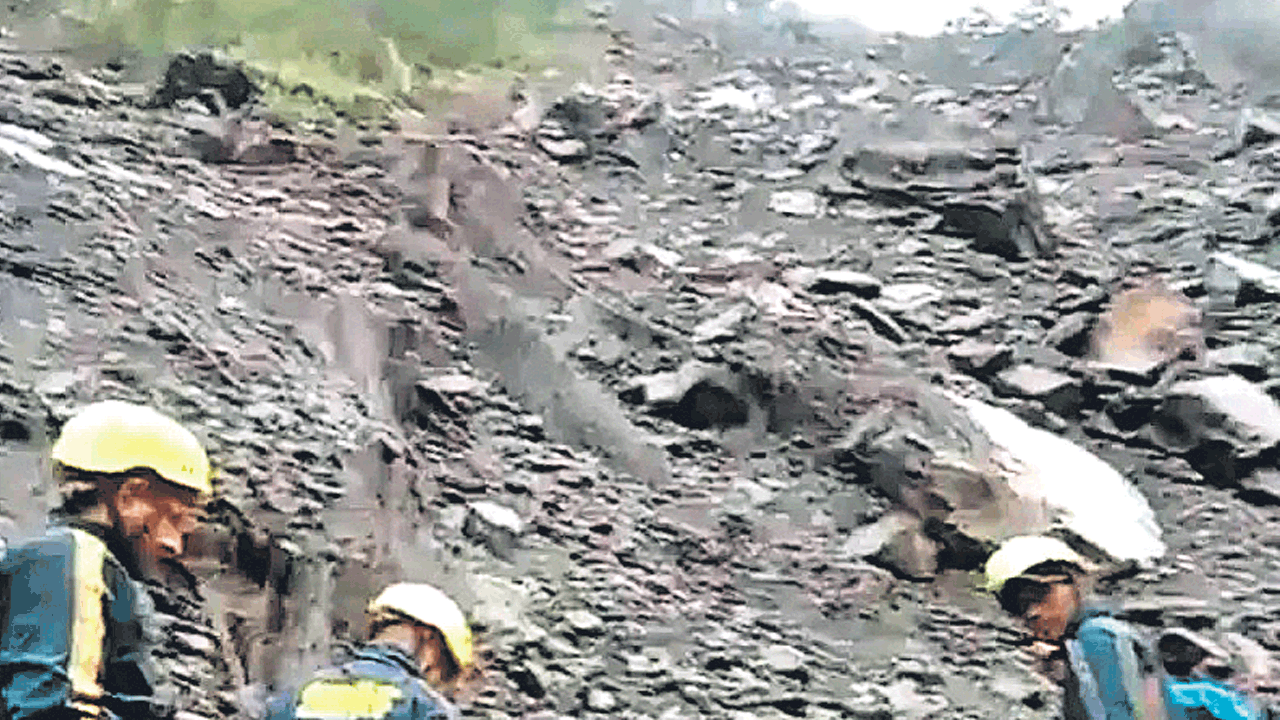 కేదార్‌నాథ్‌ మార్గంలో విరిగిన కొండచరియలు