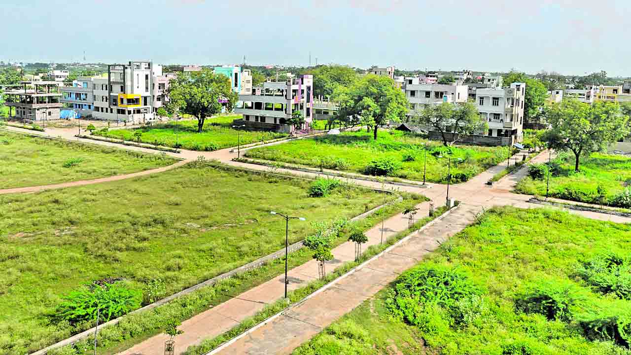 కూడా.. నిధుల వేటు