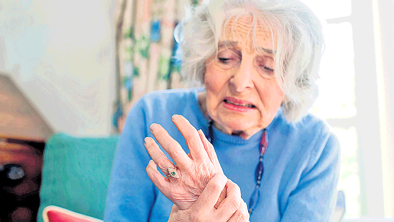 Parkinson Disease | గ్యాస్ట్రిక్‌ సమస్యలతో పార్కిన్సన్‌ రెట్టింపు