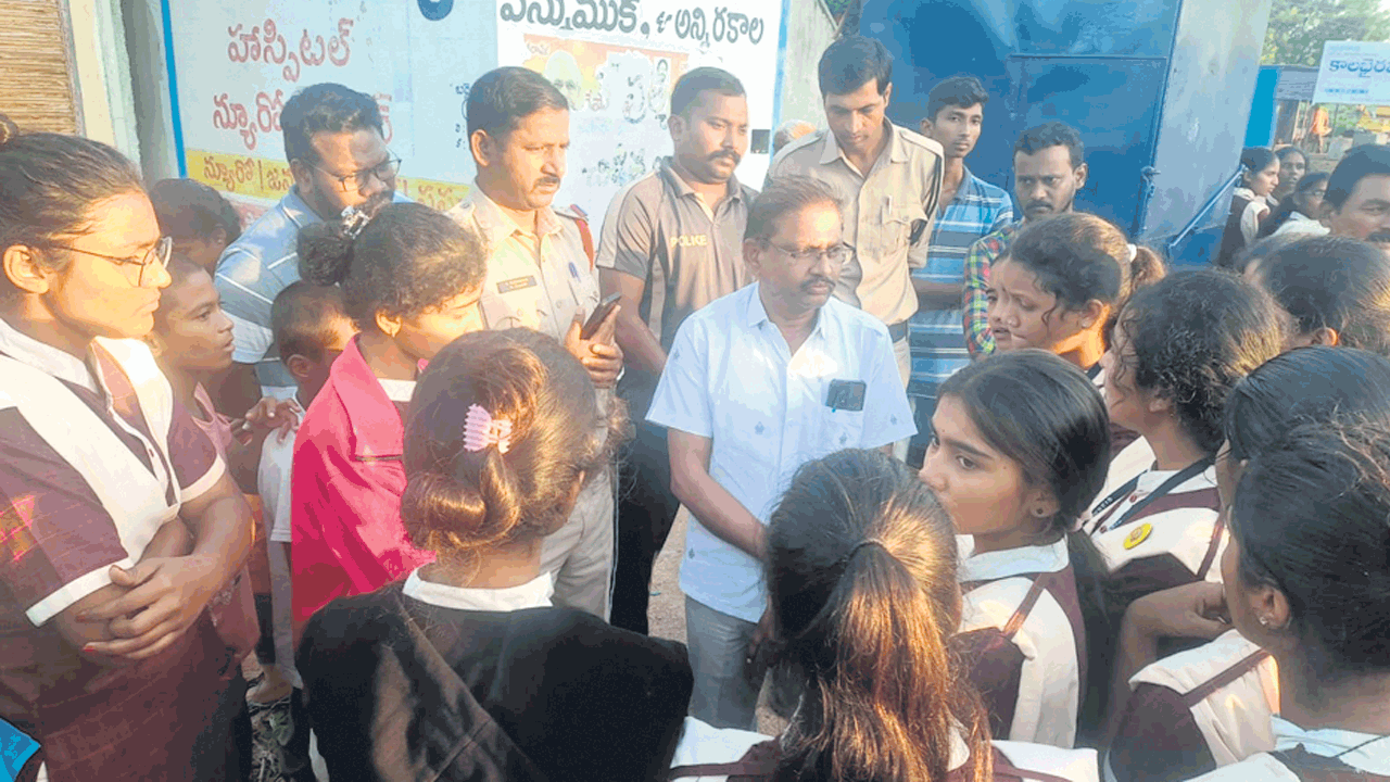 బాలికలపై పీఈటీ దాష్టీకం