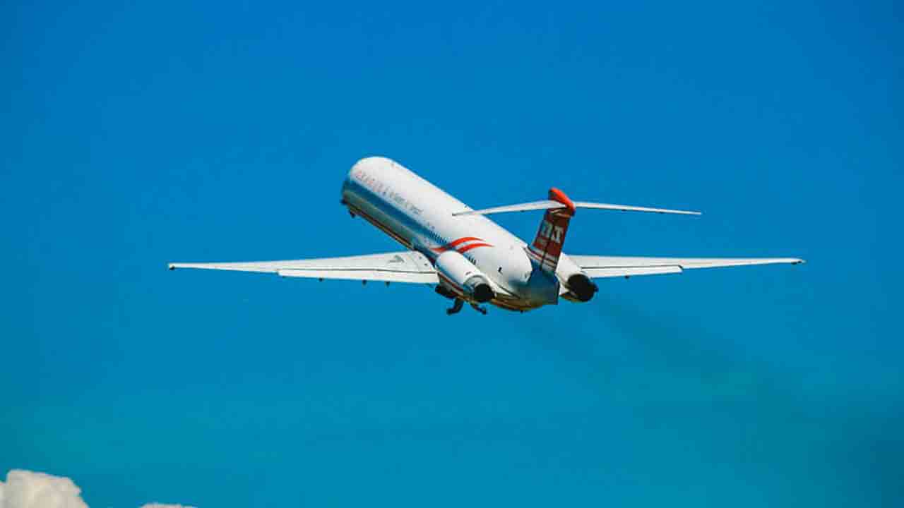 Temperatures | విమానాల పొగతో భూమిపై పెరుగుతున్న ఉష్ణోగ్రతలు!