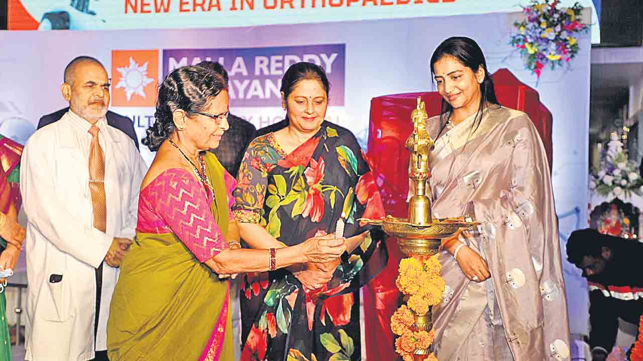 ‘మల్లారెడ్డి నారాయణ’ లో రోబోటిక్‌ సర్జరీ సేవలు