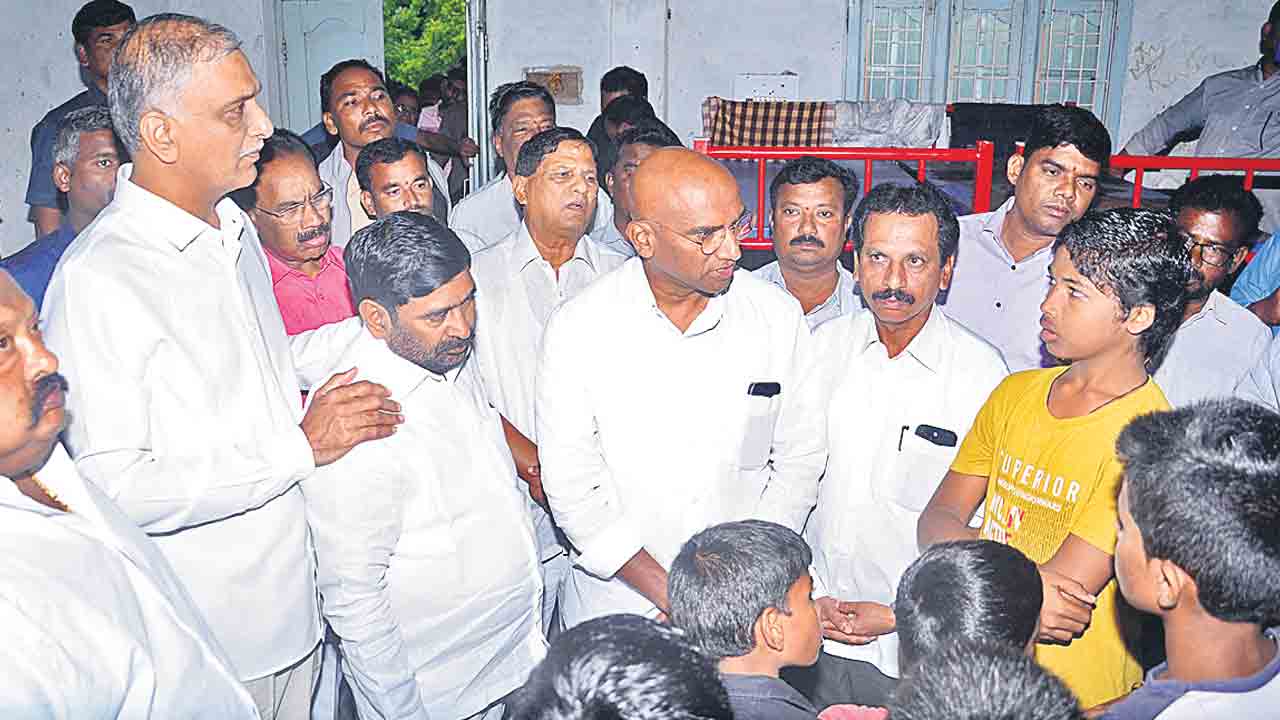 Harish Rao | విద్యార్థుల ప్రాణాలతో చెలగాటమా?.. గురుకుల పాఠశాలలను పట్టించుకోరా?: హరీశ్‌రావు