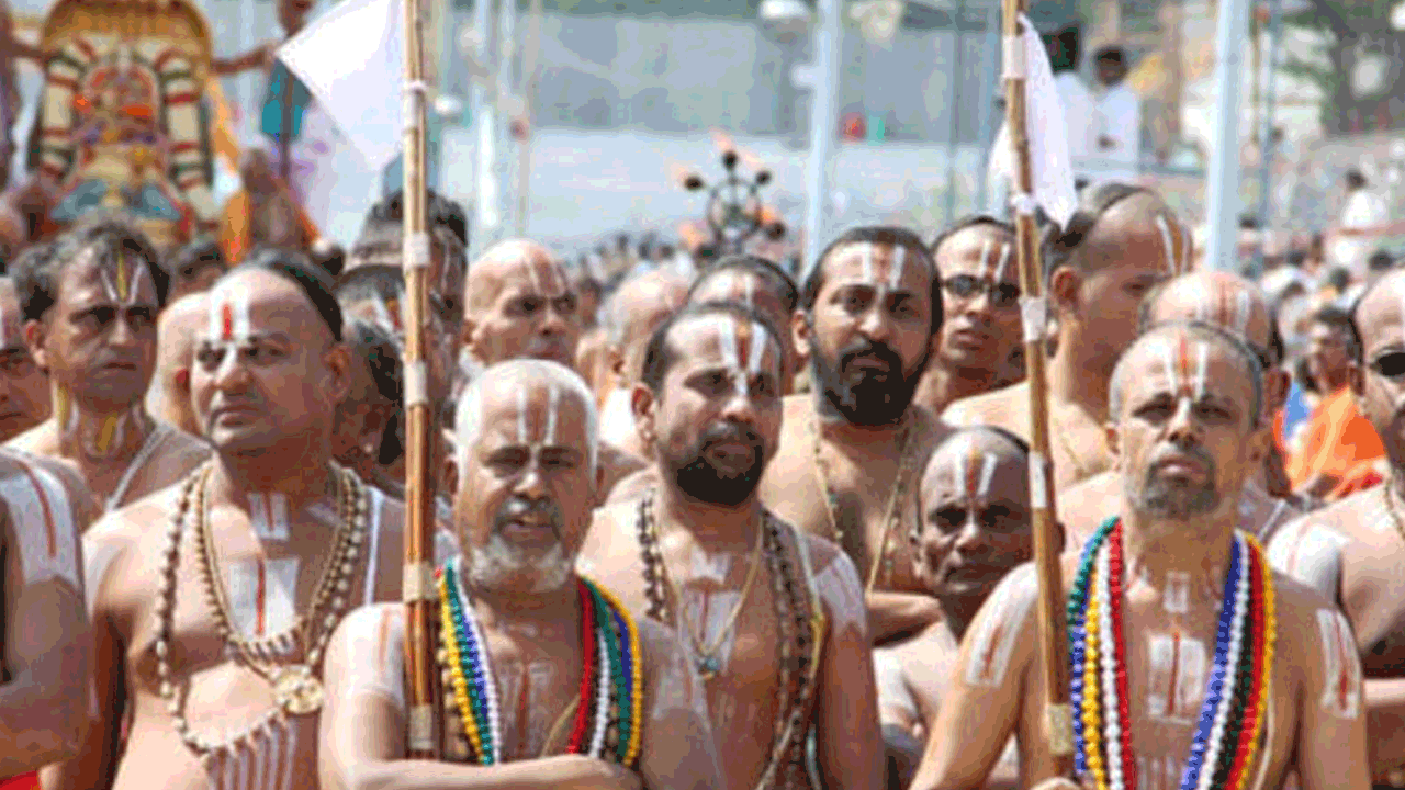 అర్చకుల వేతనాలకు బ్రేక్‌