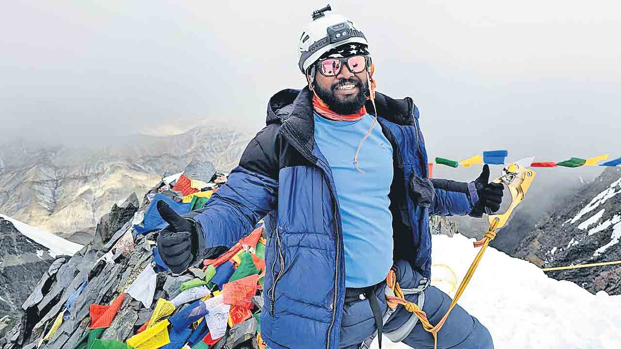 లడఖ్‌లో వాడగూడెం వాసి పర్వతారోహణ