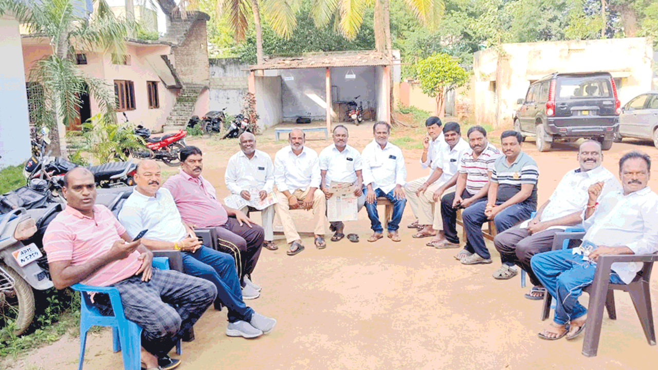 అరెస్టులు.. గృహ నిర్బంధాలు