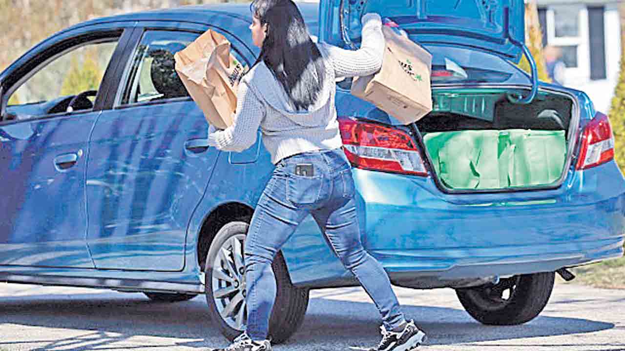 Gig Economy | అక్కడ బతకాలంటే ఒక ఉద్యోగం చాలదు.. వారికి గిగ్‌ ఎకానమీయే ఆధారం