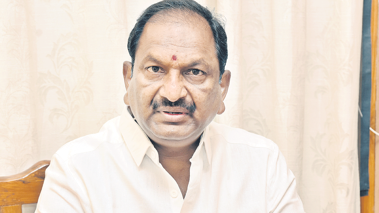 నీతిమాలిన రాజకీయాలు మానుకోవాలి