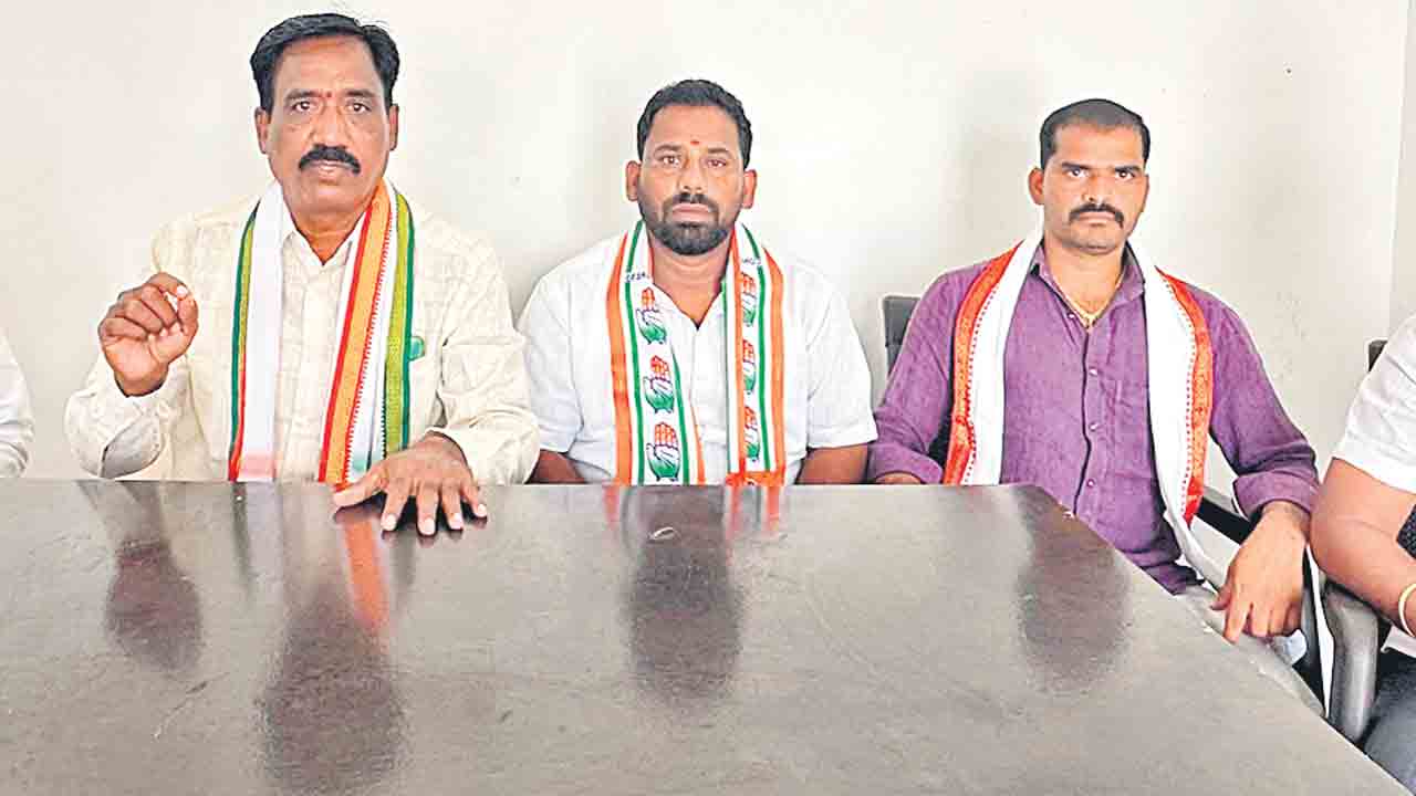 తీన్మార్‌ మల్లన్నపై టీపీసీసీకి ఫిర్యాదు చేస్తాం