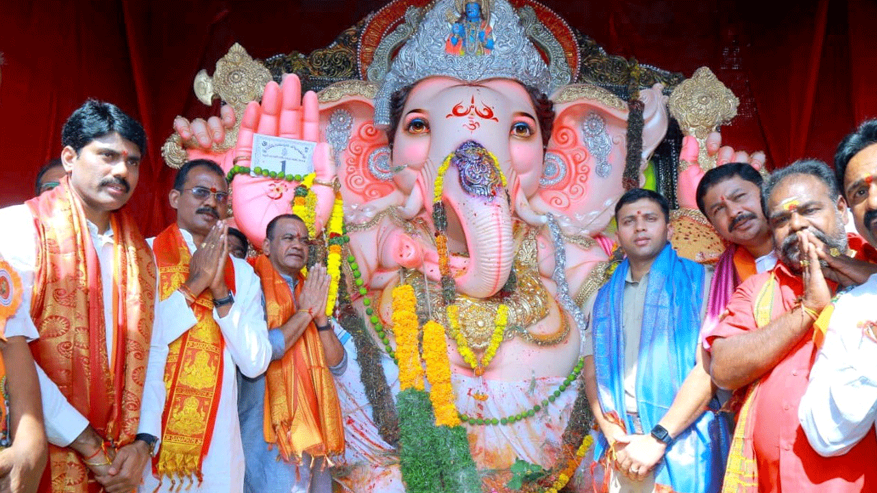 ఓబొజ్జ గణపయ్యా.. వెళ్లి రావయ్యా..!